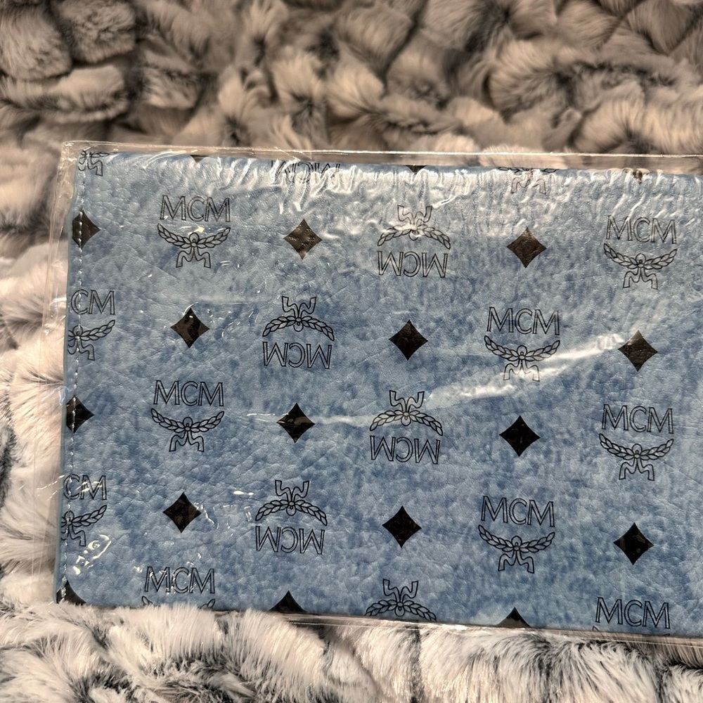 MCM Blue Monogram Clutch NEw - Picture 5 of 7